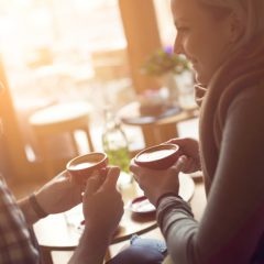 心あたたまる笑顔のカフェタイム。<br/>見て伝わる“ぬくもり”のクラフトマグ