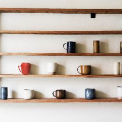 オリジナル雑貨で広がるラインナップ。<br/> マグカップでも小物入れでも六角形の蓋つきカップ。